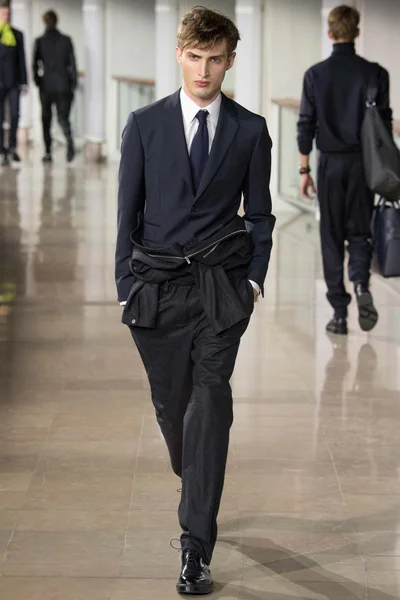 Look 9